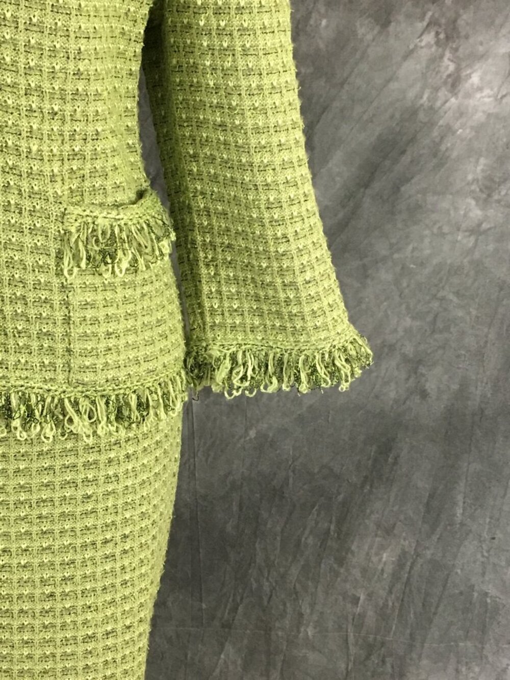 BEAUTIFUL St John collection knit green fringe multi jacket skirt suit size 4 - Picture 6 of 10